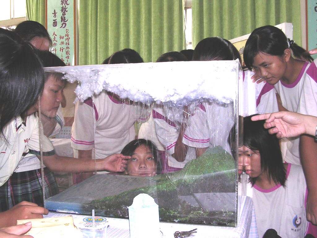 高雄縣梓官鄉蚵寮國中
